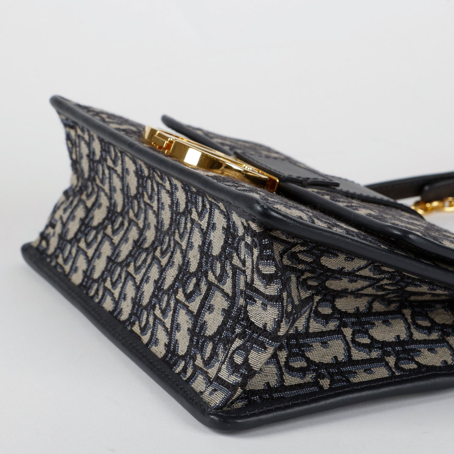 Montaigne 30 Chain Bag Navy Blue Oblique