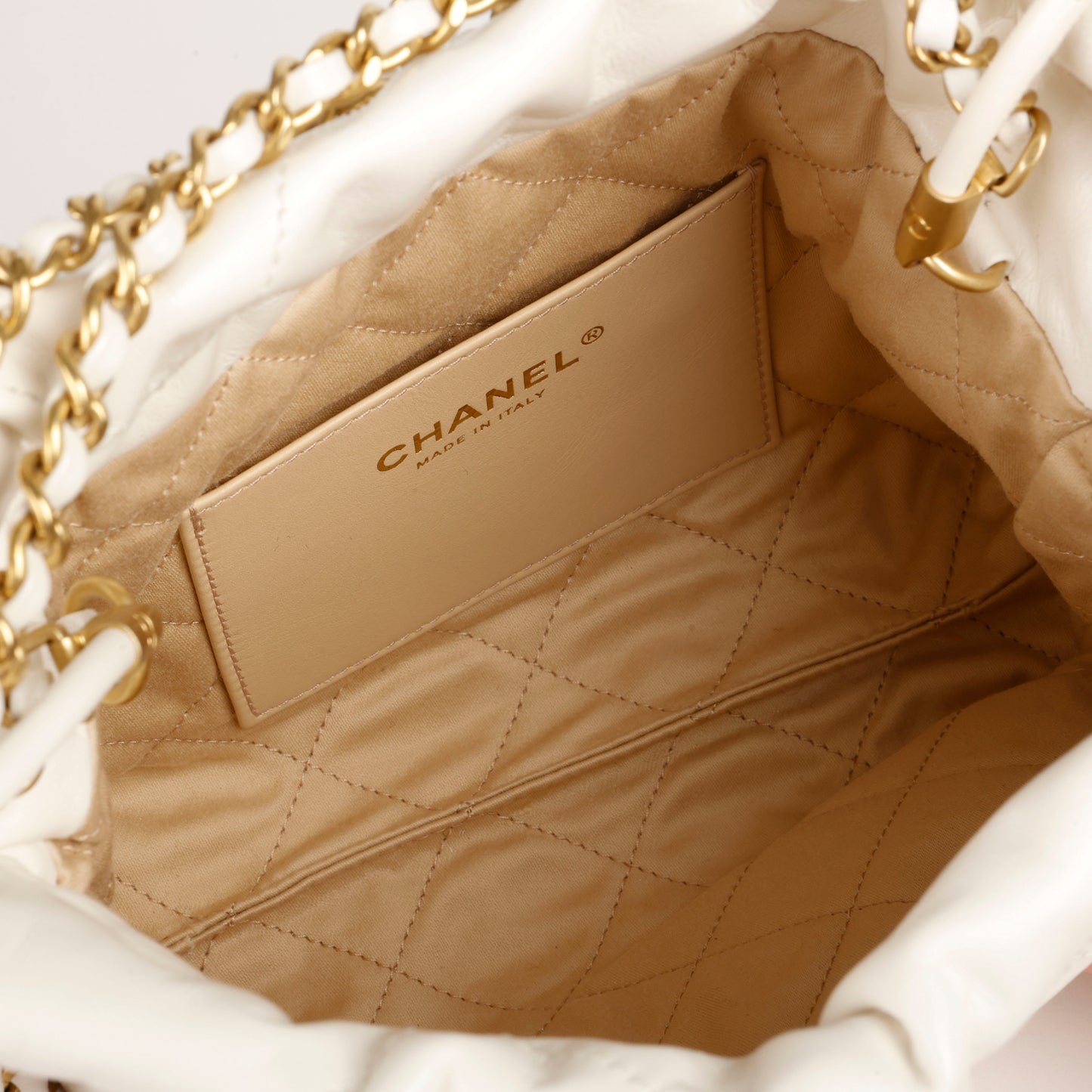 Mini 22, White Lambskin 10373