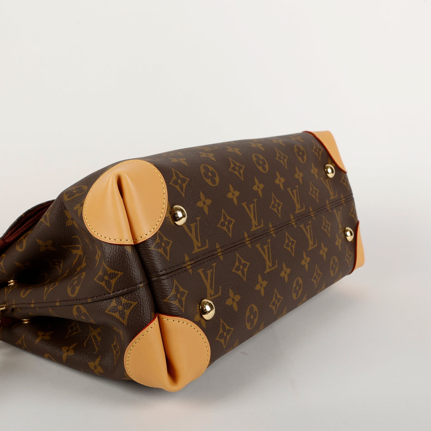 Hideaway MM, Monogram