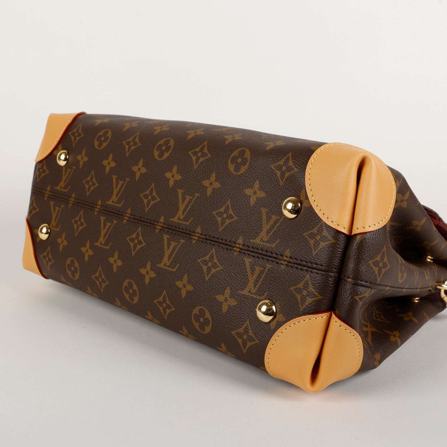 Hideaway MM, Monogram