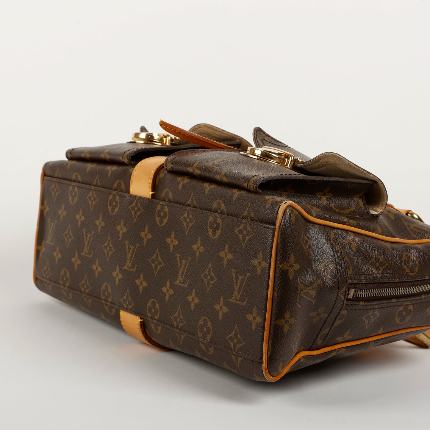 Manhattan GM, Monogram