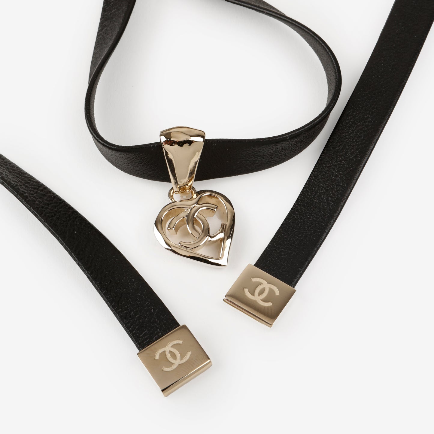 22P Heart Choker Black