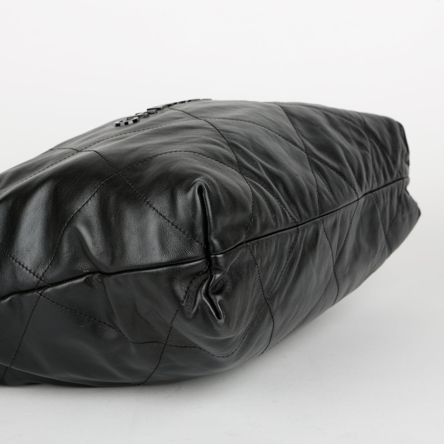 Medium 22, So Black Lambskin 11798