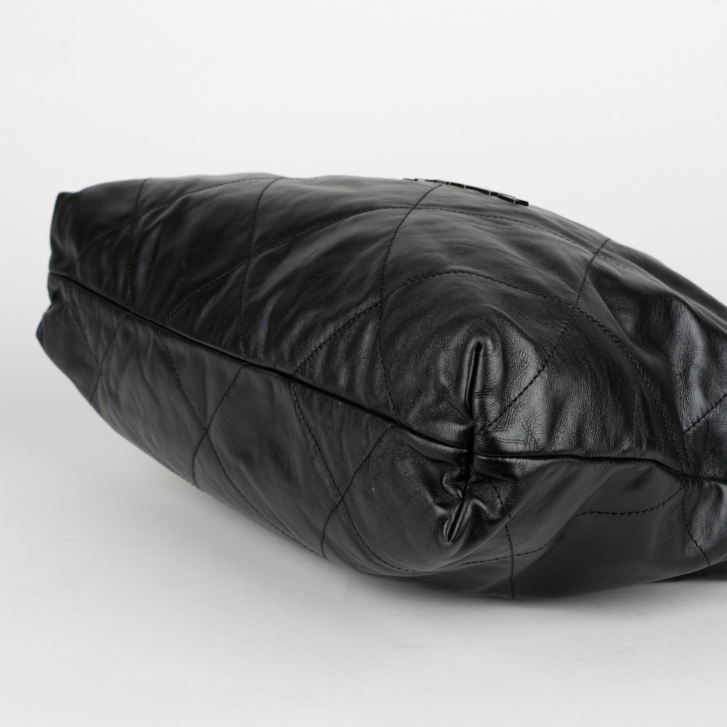 Medium 22, So Black Lambskin 11798