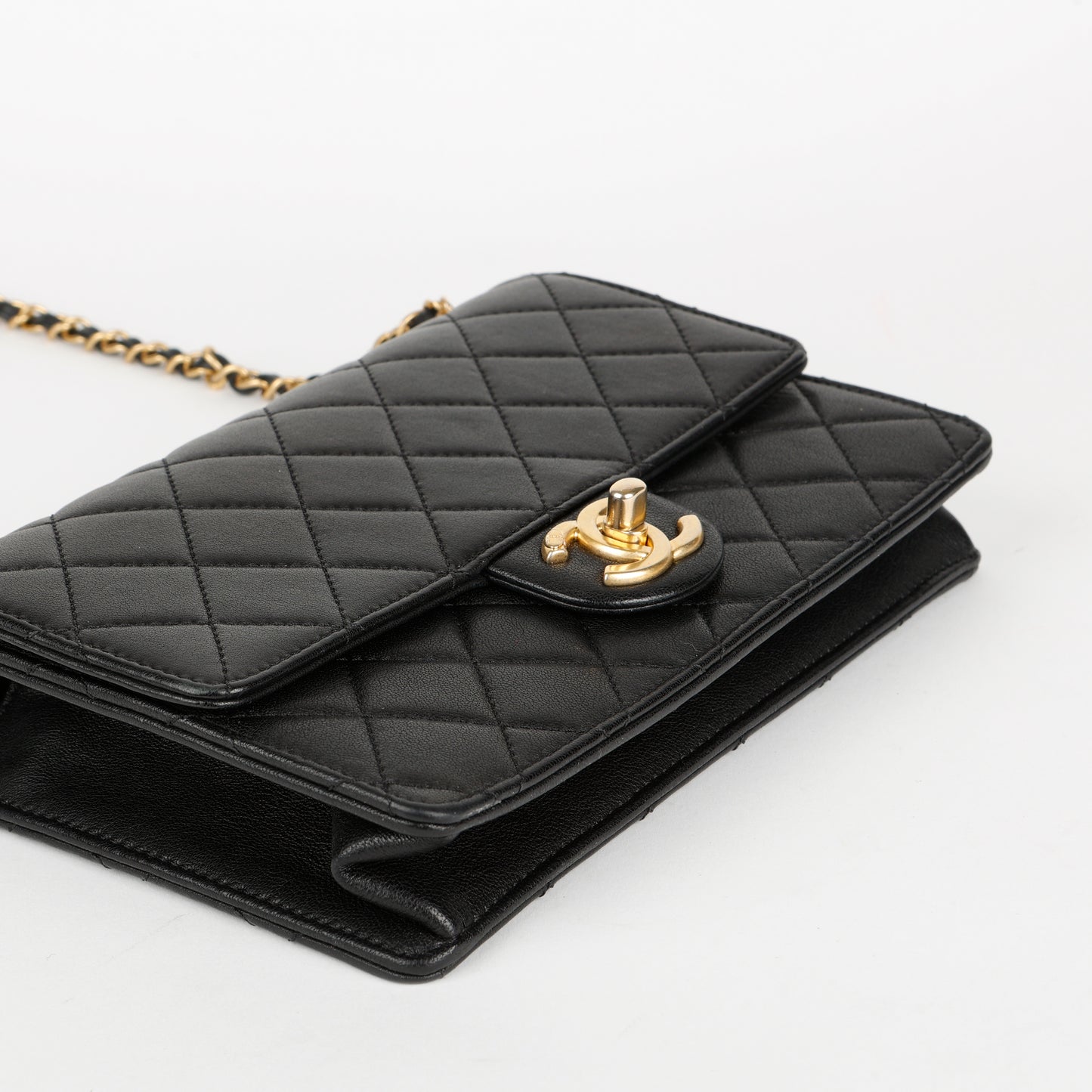 Small Pearl Single Flap, Black Lambskin GHW