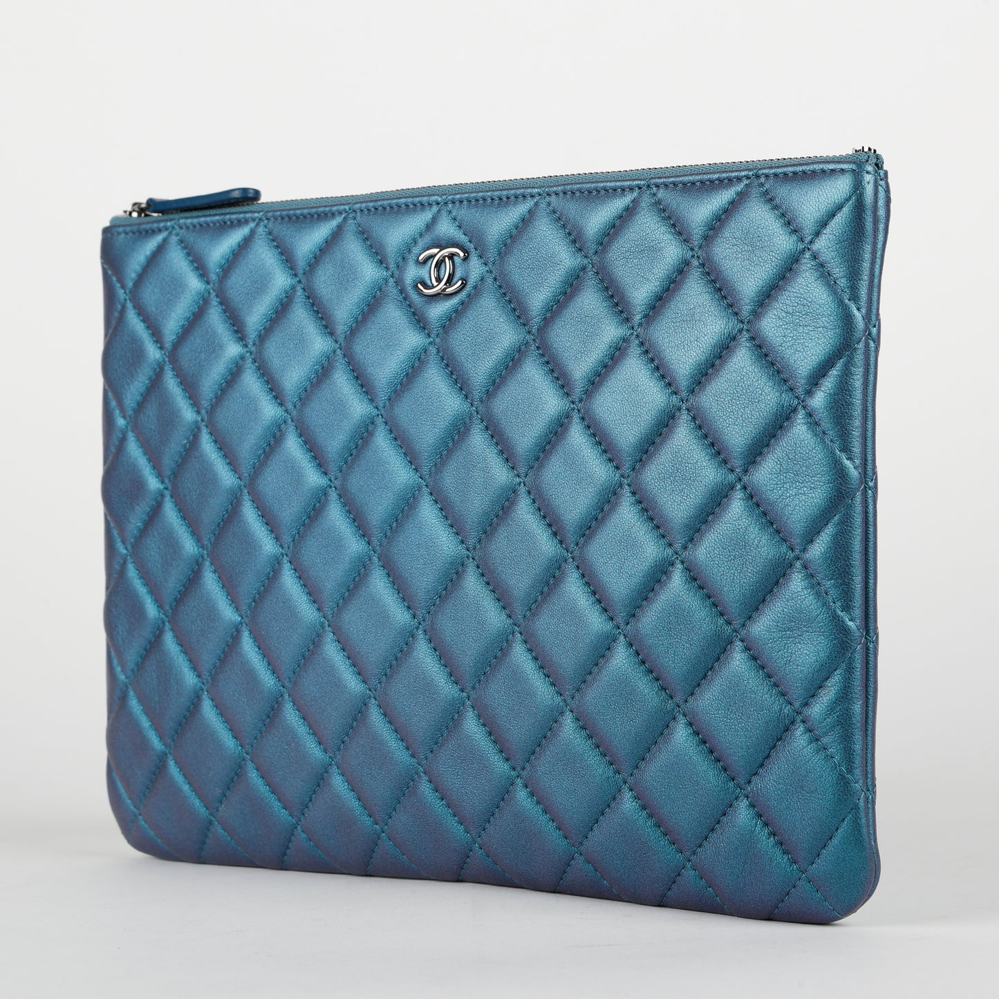 Medium O Case Lambskin, Turquoise Iridescent