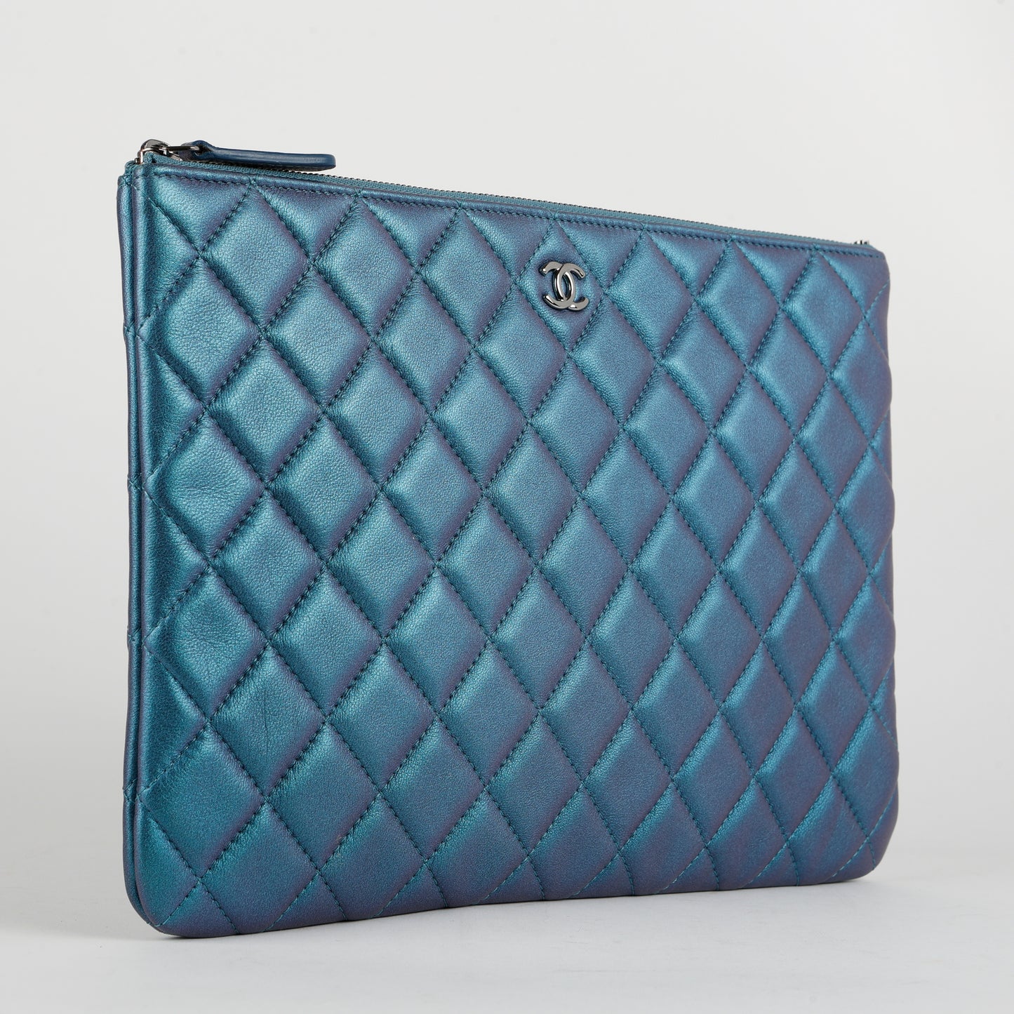 Medium O Case Lambskin, Turquoise Iridescent