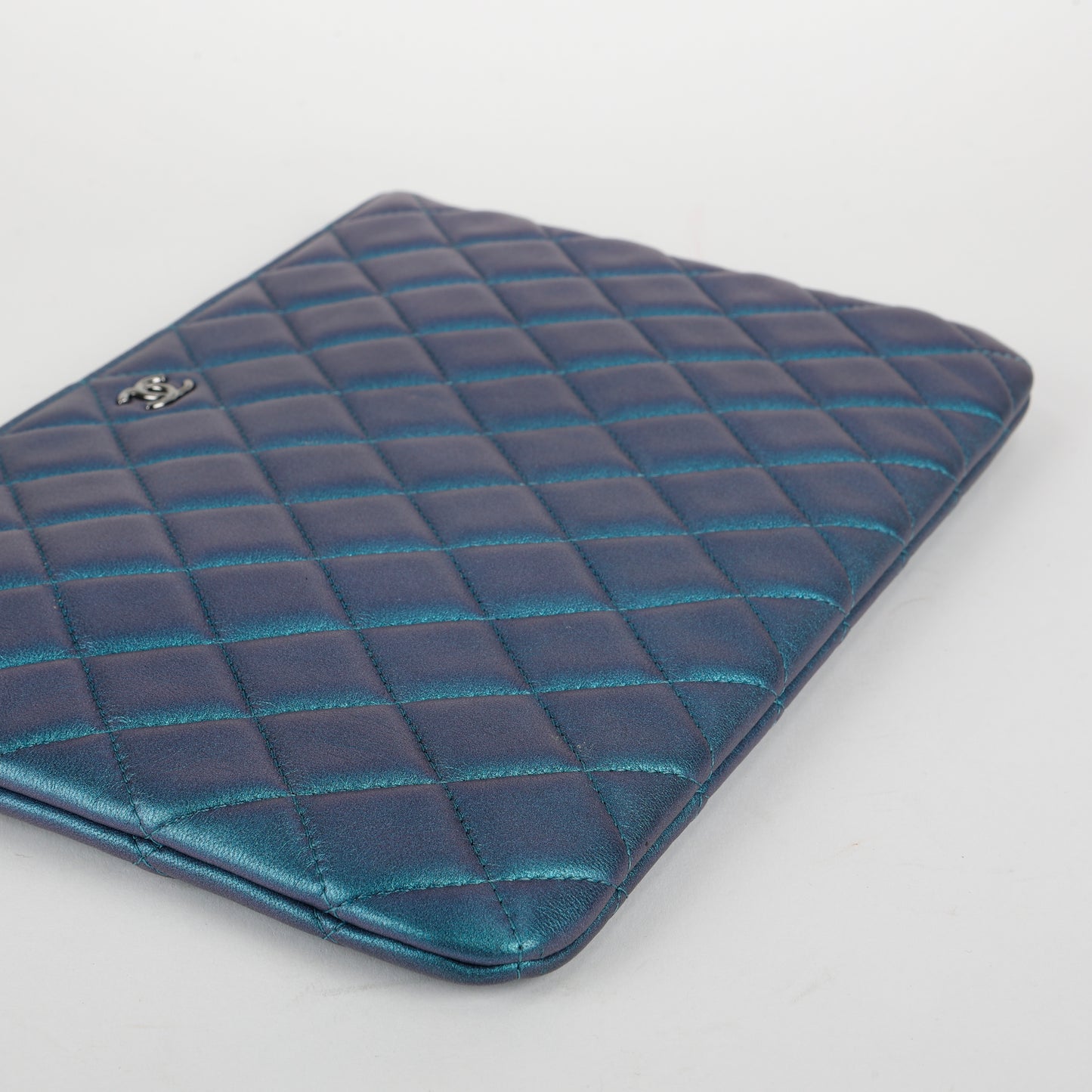 Medium O Case Lambskin, Turquoise Iridescent