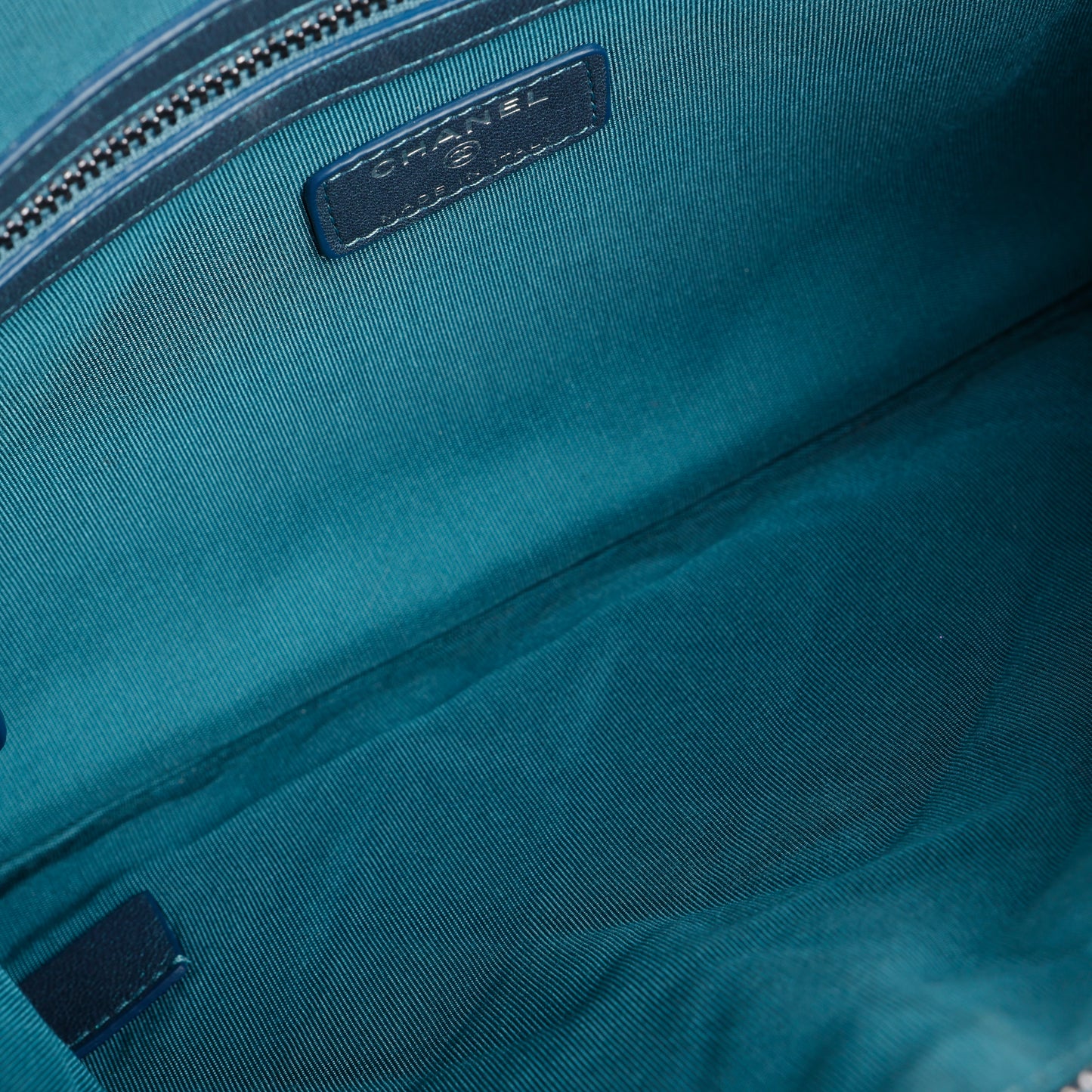 Medium O Case Lambskin, Turquoise Iridescent