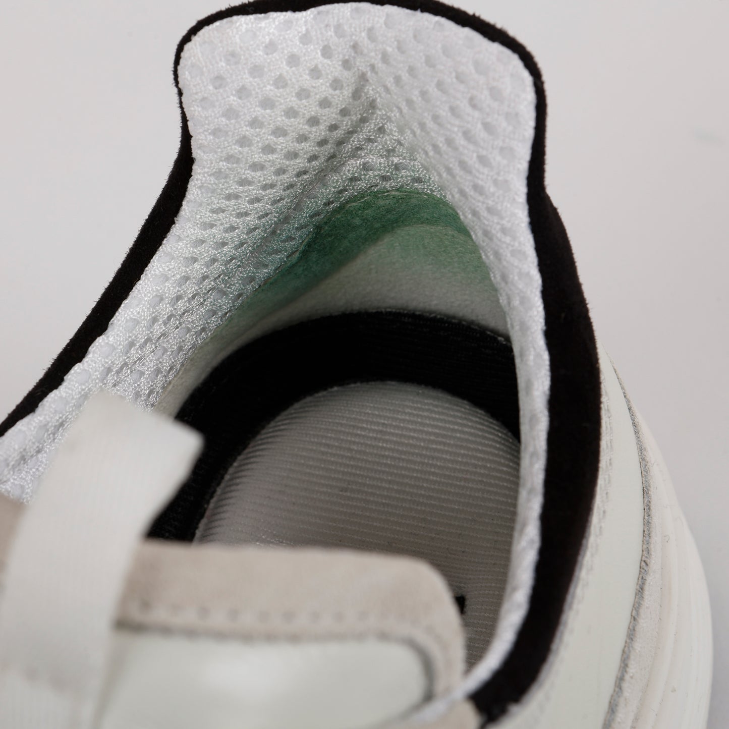 Interlocking CC Sneaker Leather Suede, White/Black (38.5)