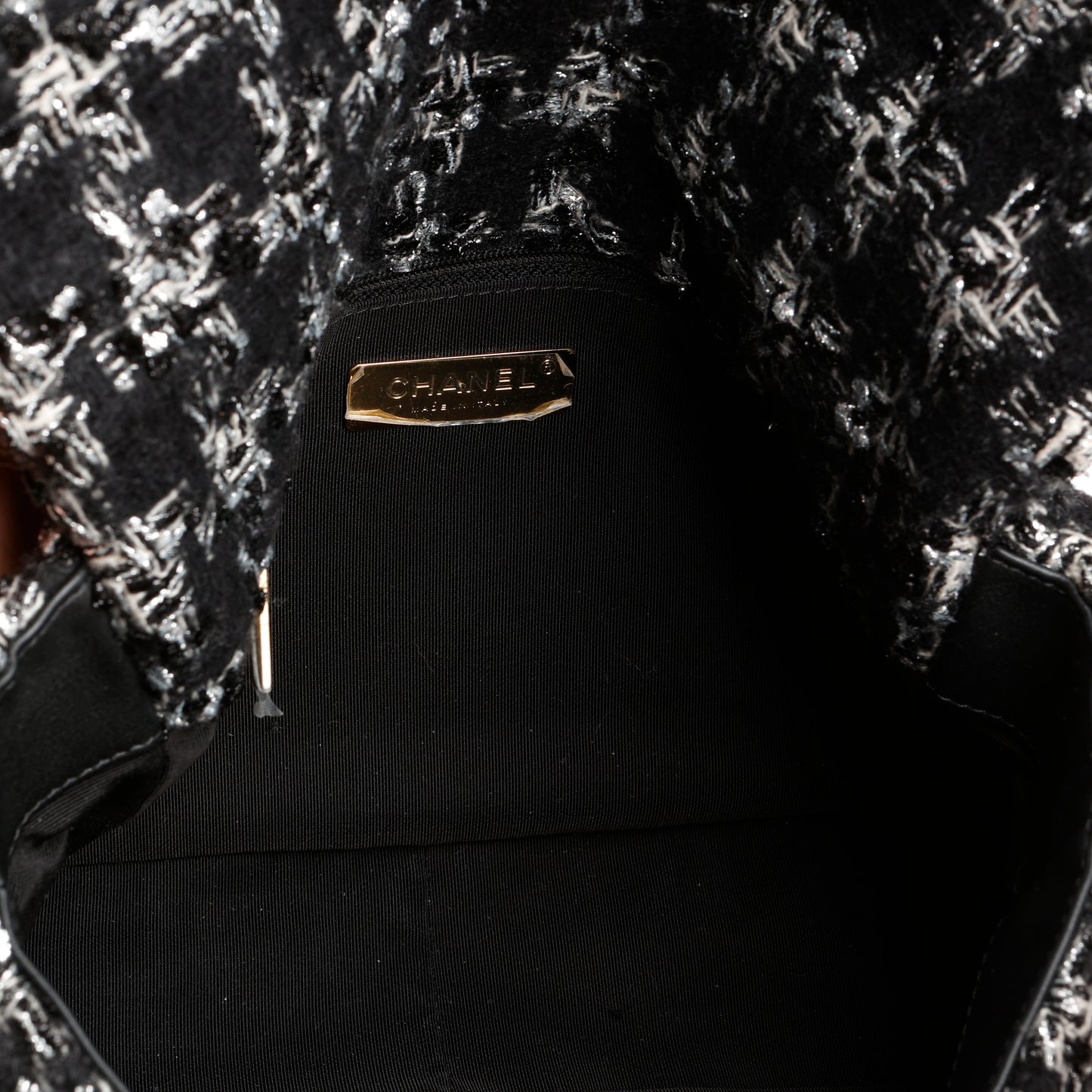 Large 19, Black and White Tweed