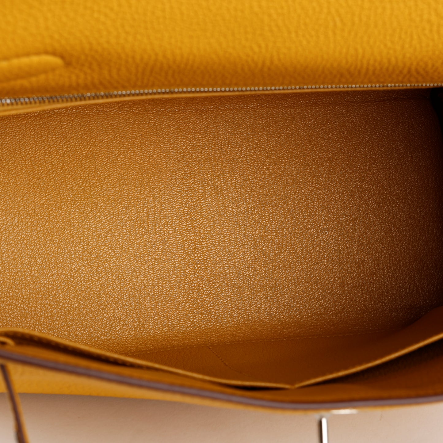 Kelly 28, Togo Jaune Ambre