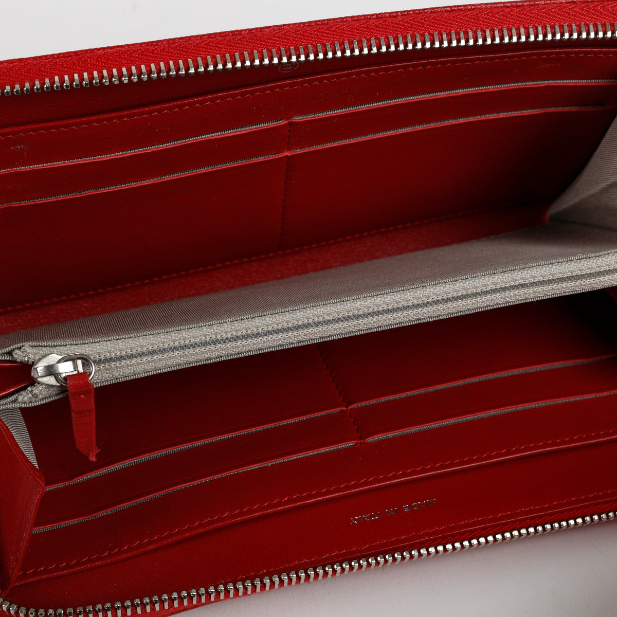 CC Zip Around, Red Caviar