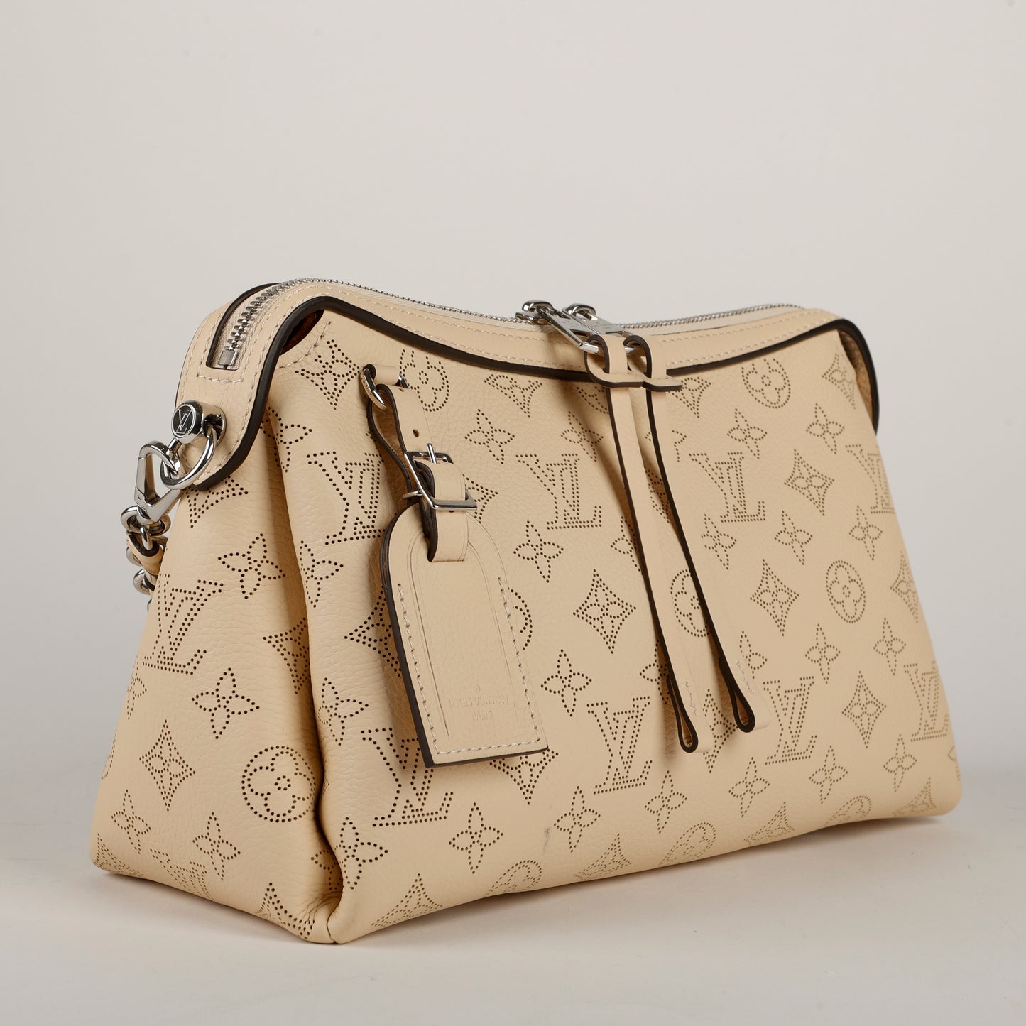 Hand It All PM, Cream Mahina Calfskin