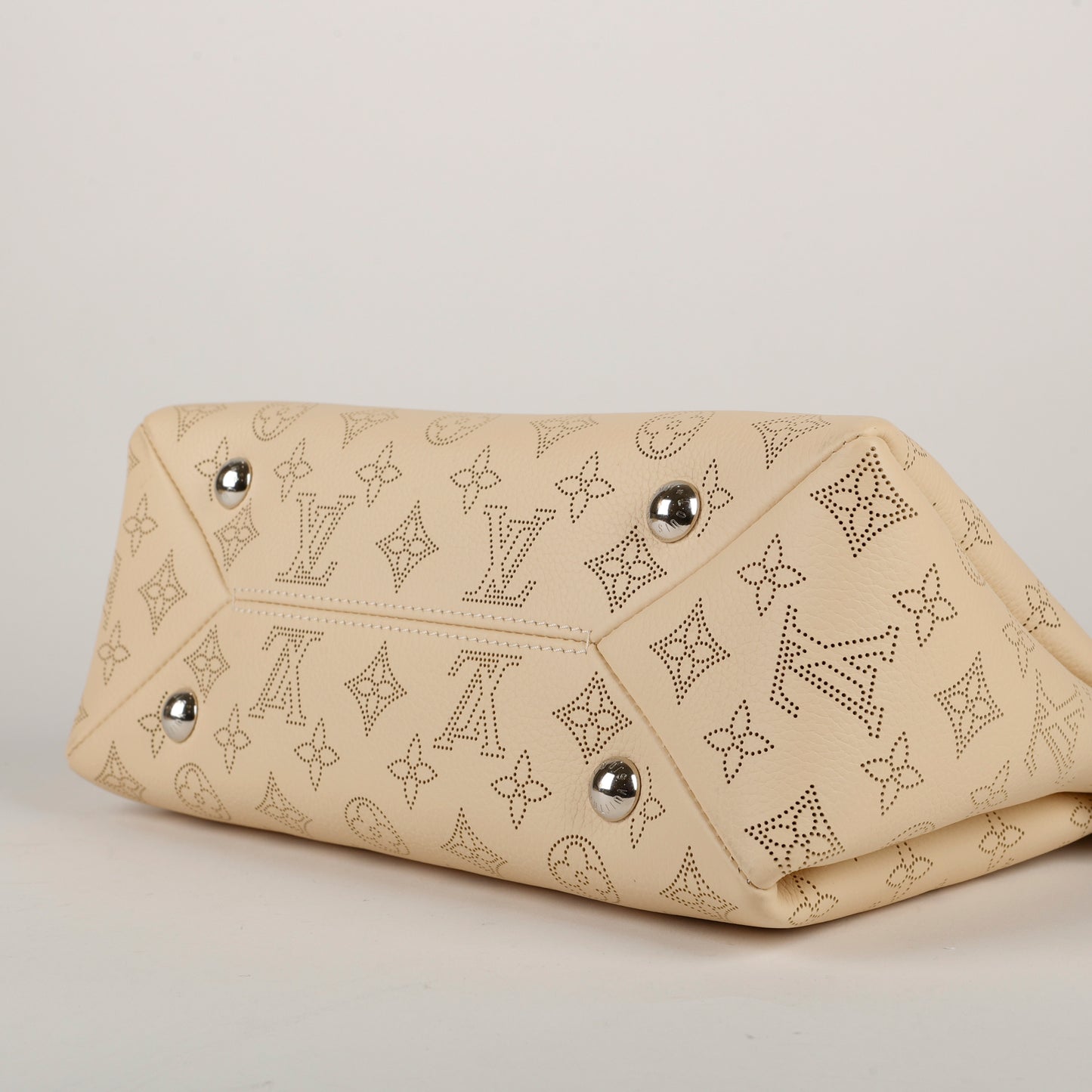 Hand It All PM, Cream Mahina Calfskin