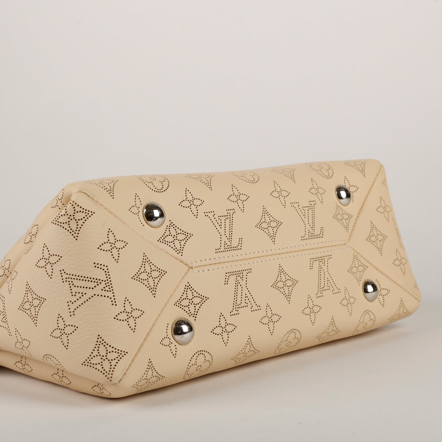 Hand It All PM, Cream Mahina Calfskin