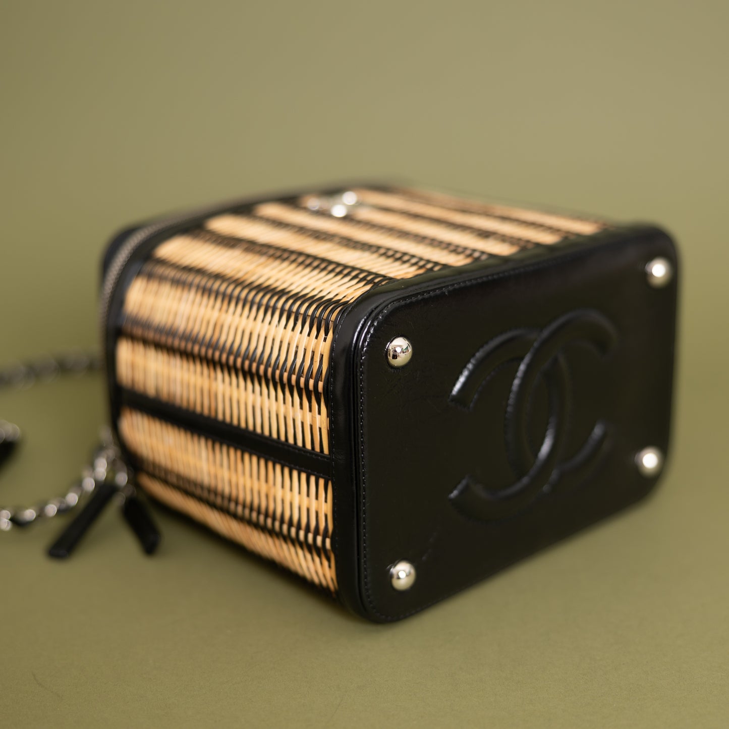 Medium Take Away Vanity Case, Raffia/Black