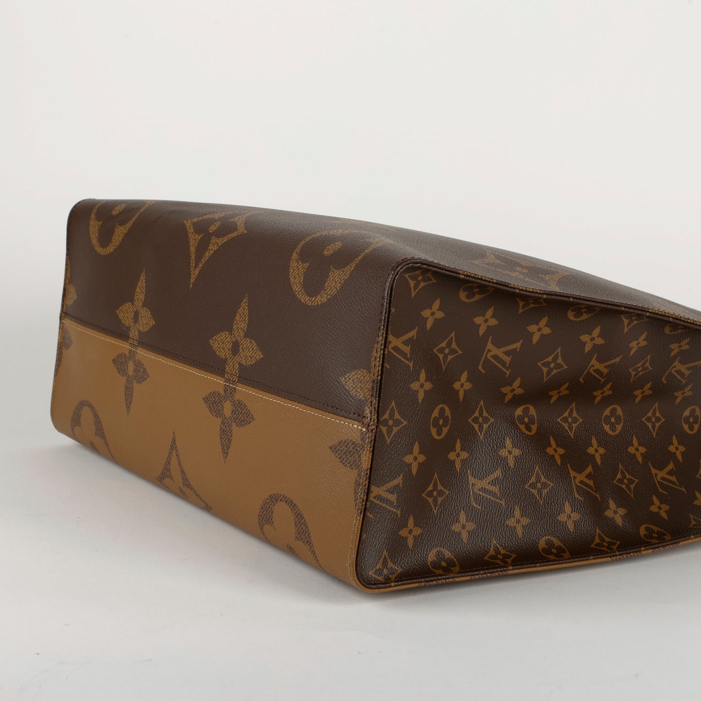 OnTheGo MM, Giant Reverse Monogram