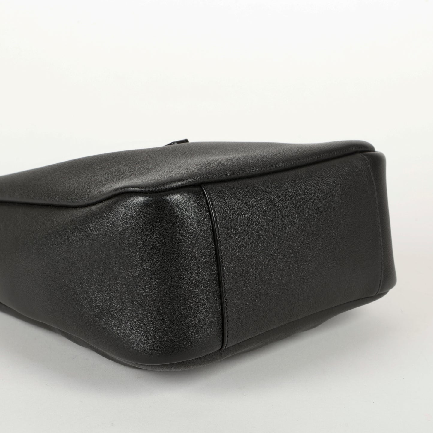 Small LE 5 à 7 Hobo, Black Grained Leather