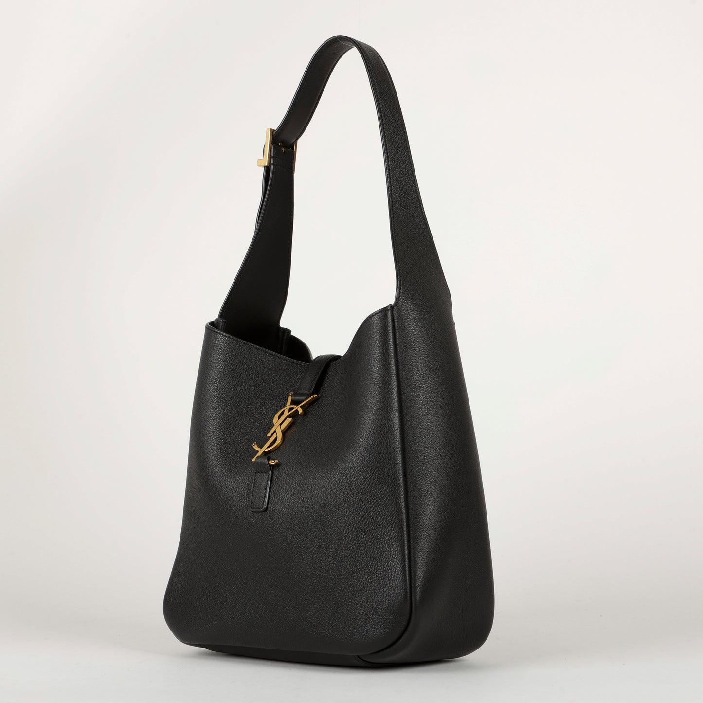 Small LE 5 à 7 Hobo, Black Grained Leather