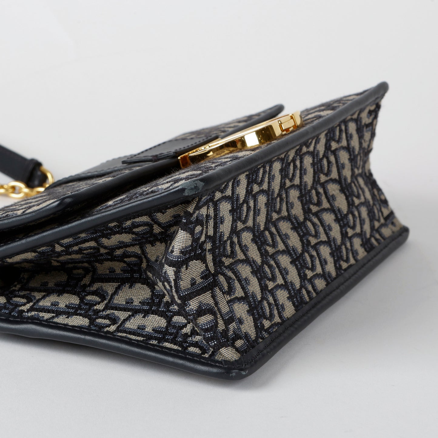 Montaigne 30 Chain Bag Navy Blue Oblique
