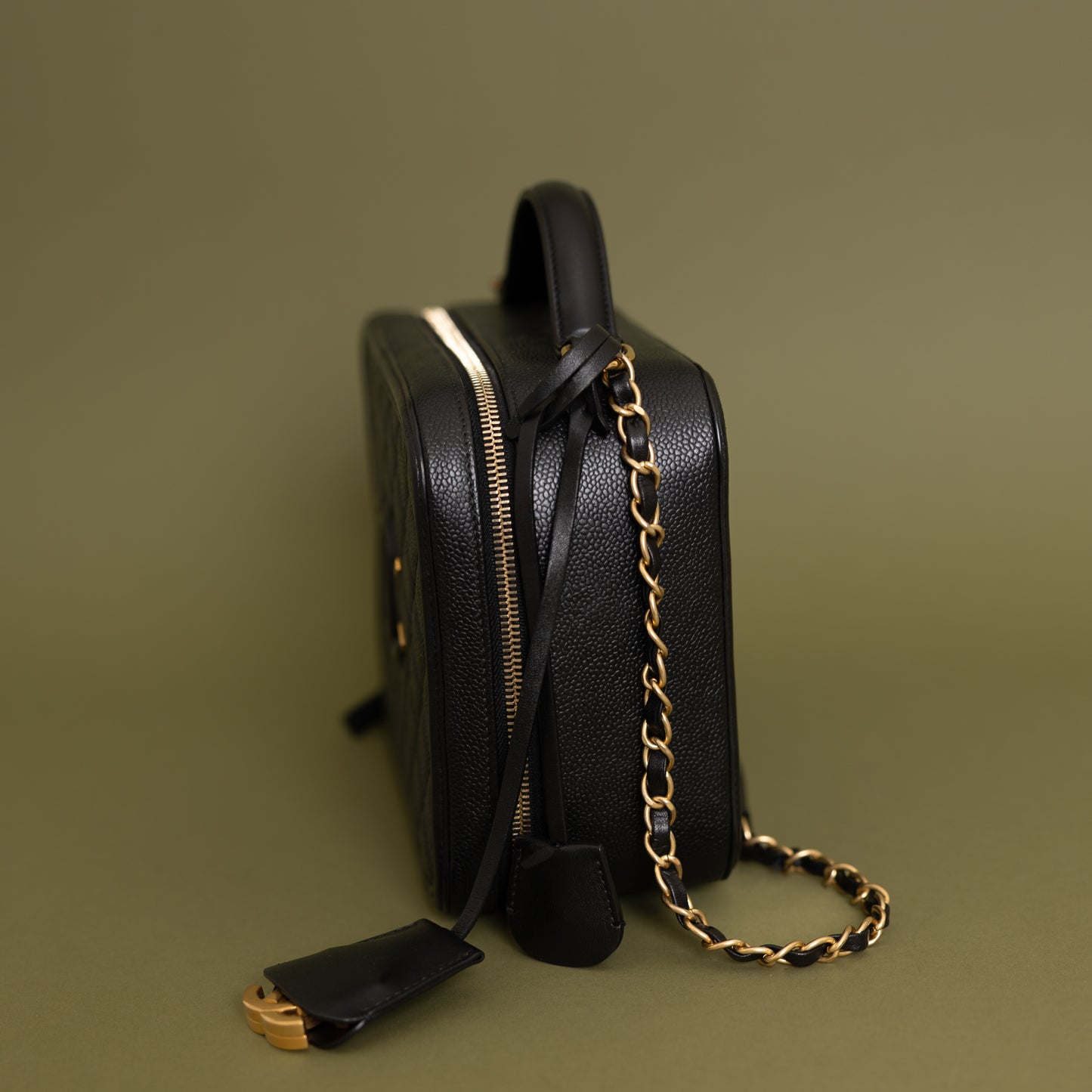 Large Filigree, Black Caviar 9949
