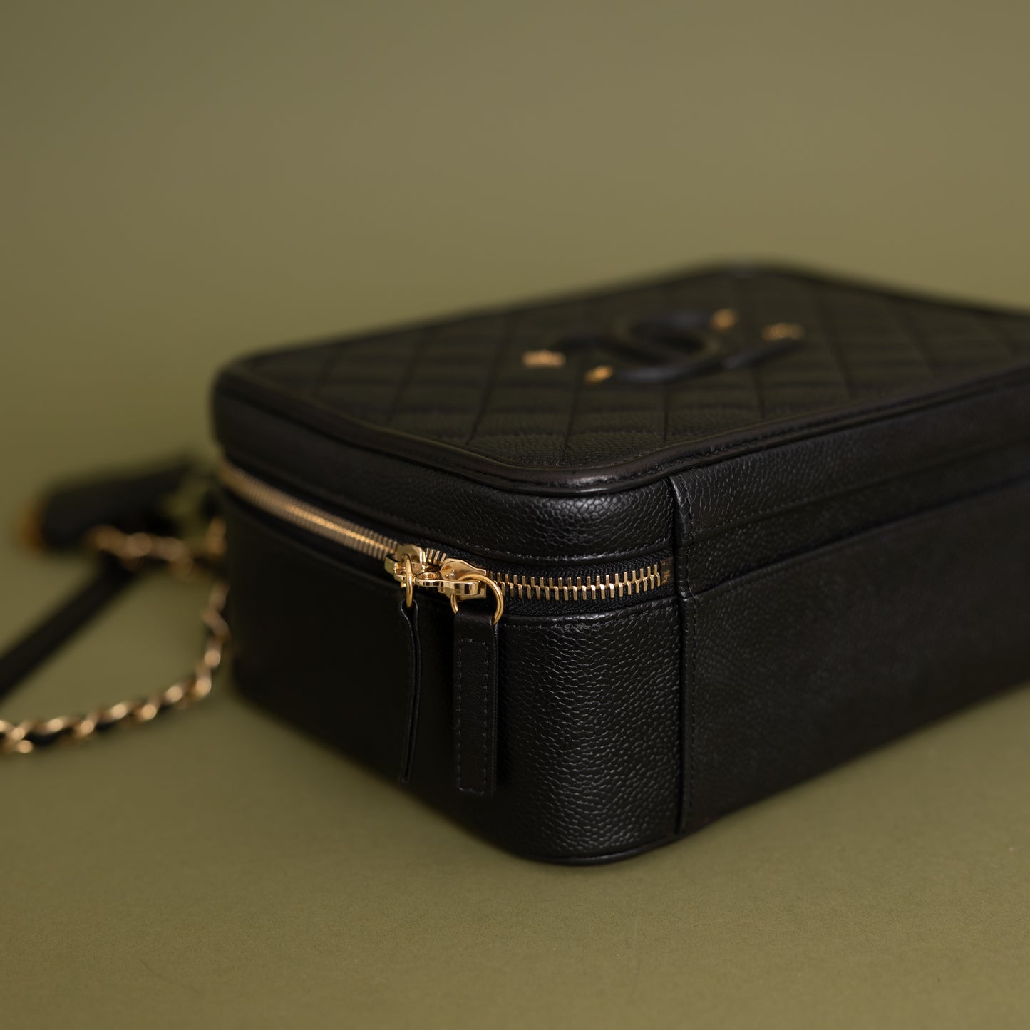 Large Filigree, Black Caviar 9949