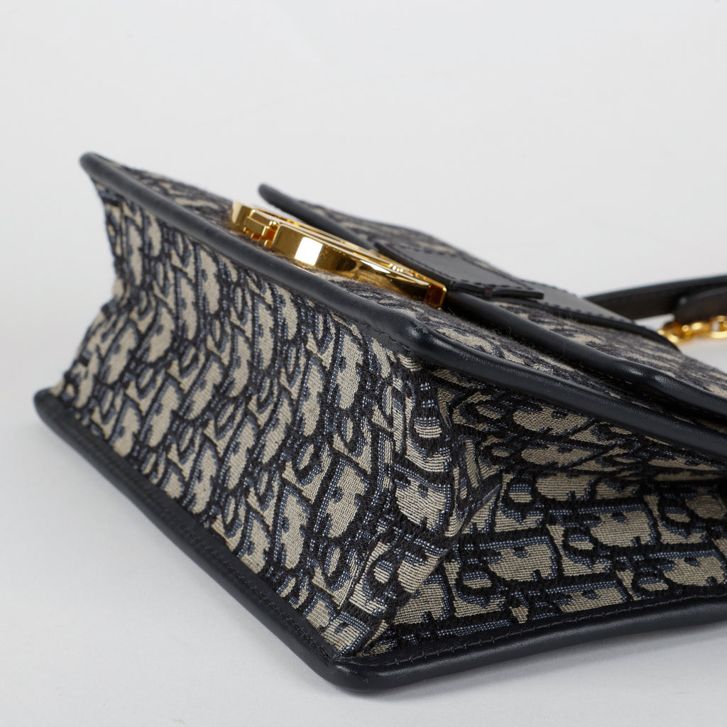 Montaigne 30 Chain Bag Navy Blue Oblique
