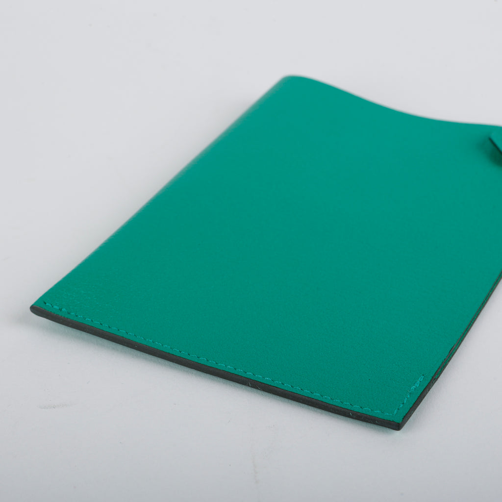 Tarmac Passport Holder Menthe Chamilka