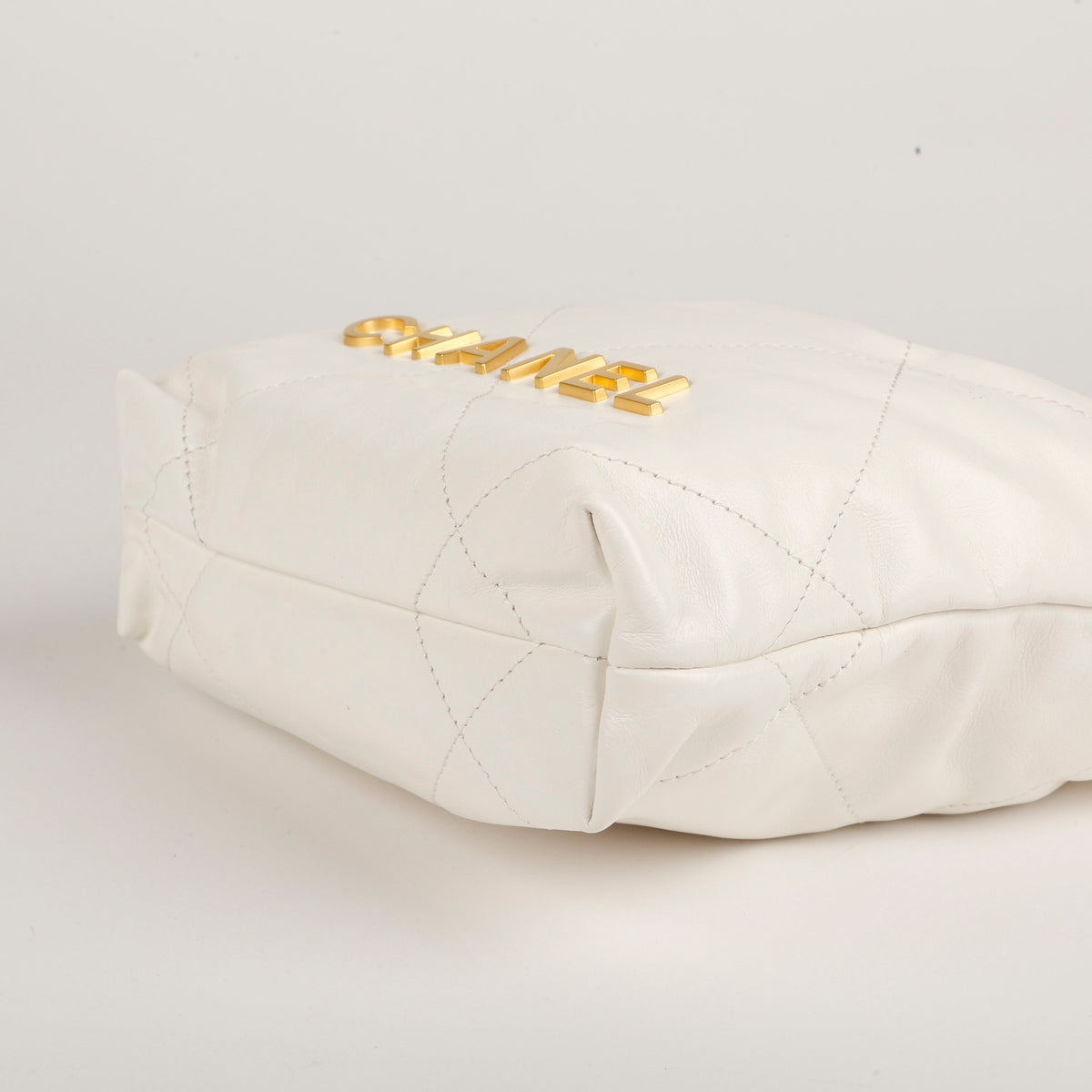 Mini 22, White Lambskin