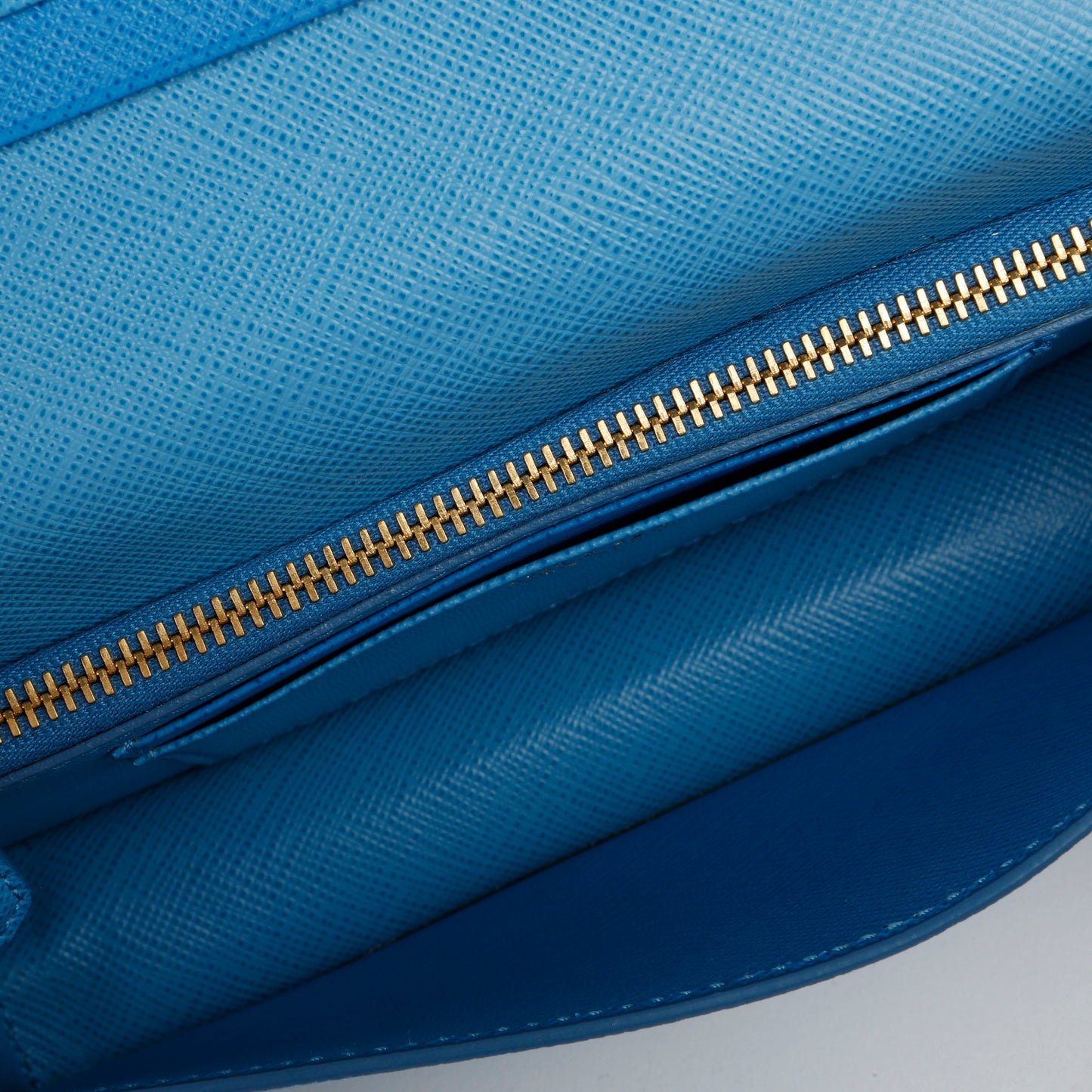 Saffiano Wallet on Chain Blue