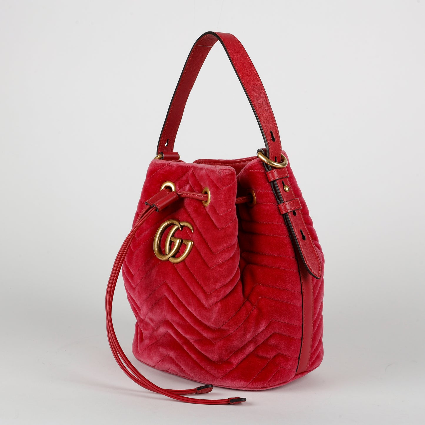 Small GG Marmont Bucket Bag, Fuchsia Velvet Gold Hardware