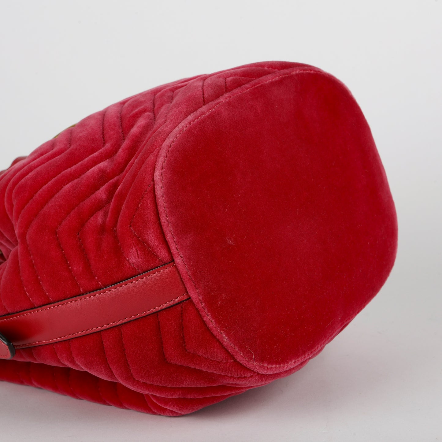 Small GG Marmont Bucket Bag, Fuchsia Velvet Gold Hardware