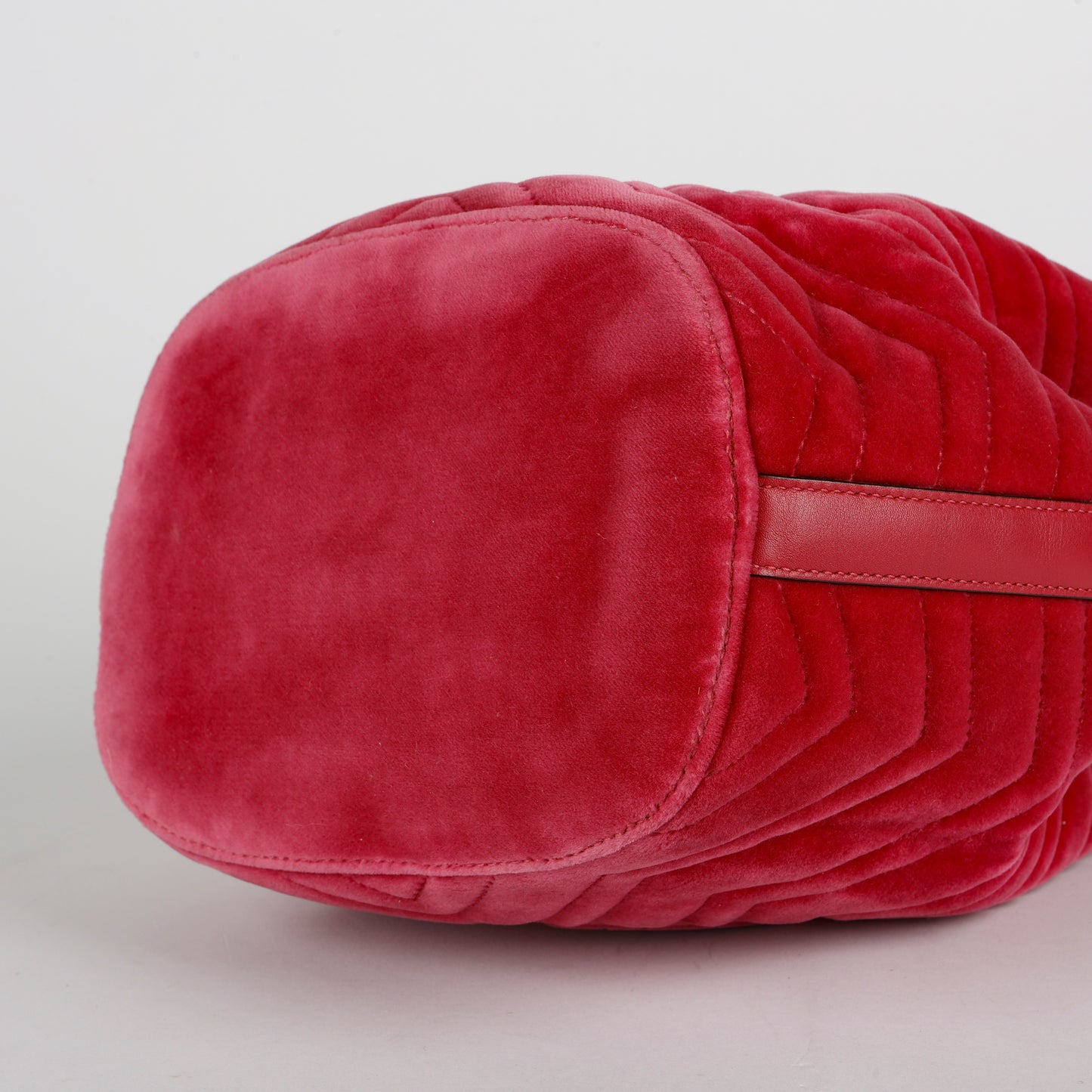 Small GG Marmont Bucket Bag, Fuchsia Velvet Gold Hardware