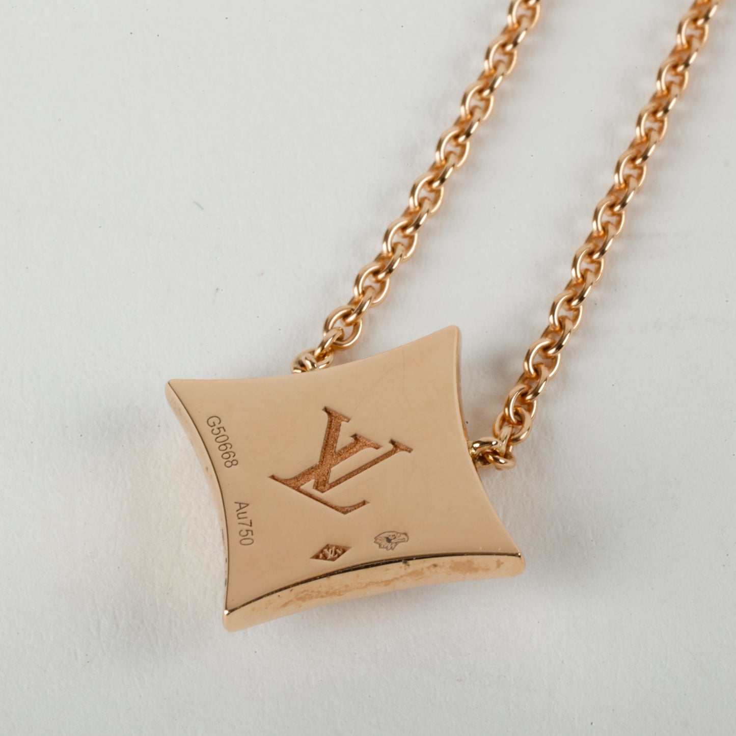 Color Blossom BB Star Pendant, White Mother-of-Pearl