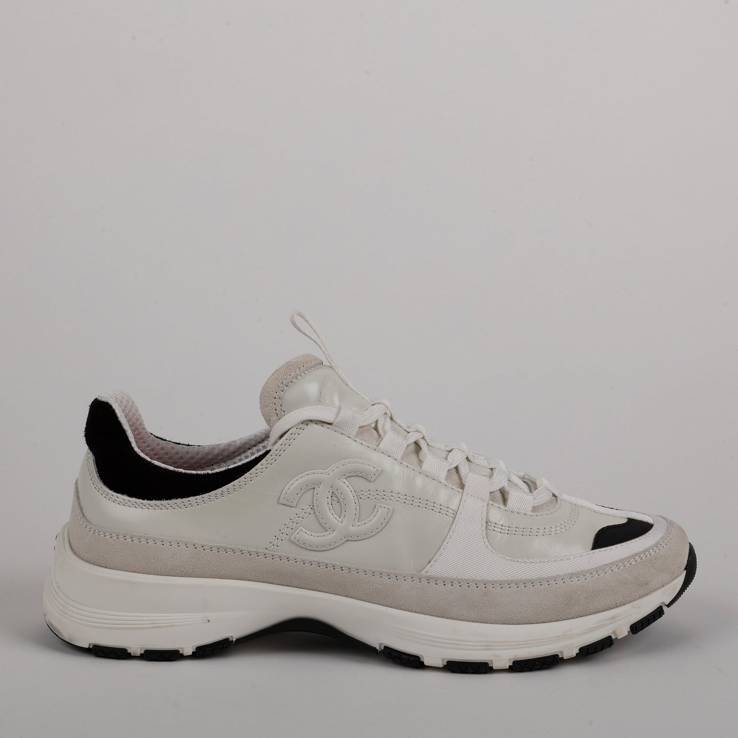 Interlocking CC Sneaker Leather Suede, White/Black (38.5)