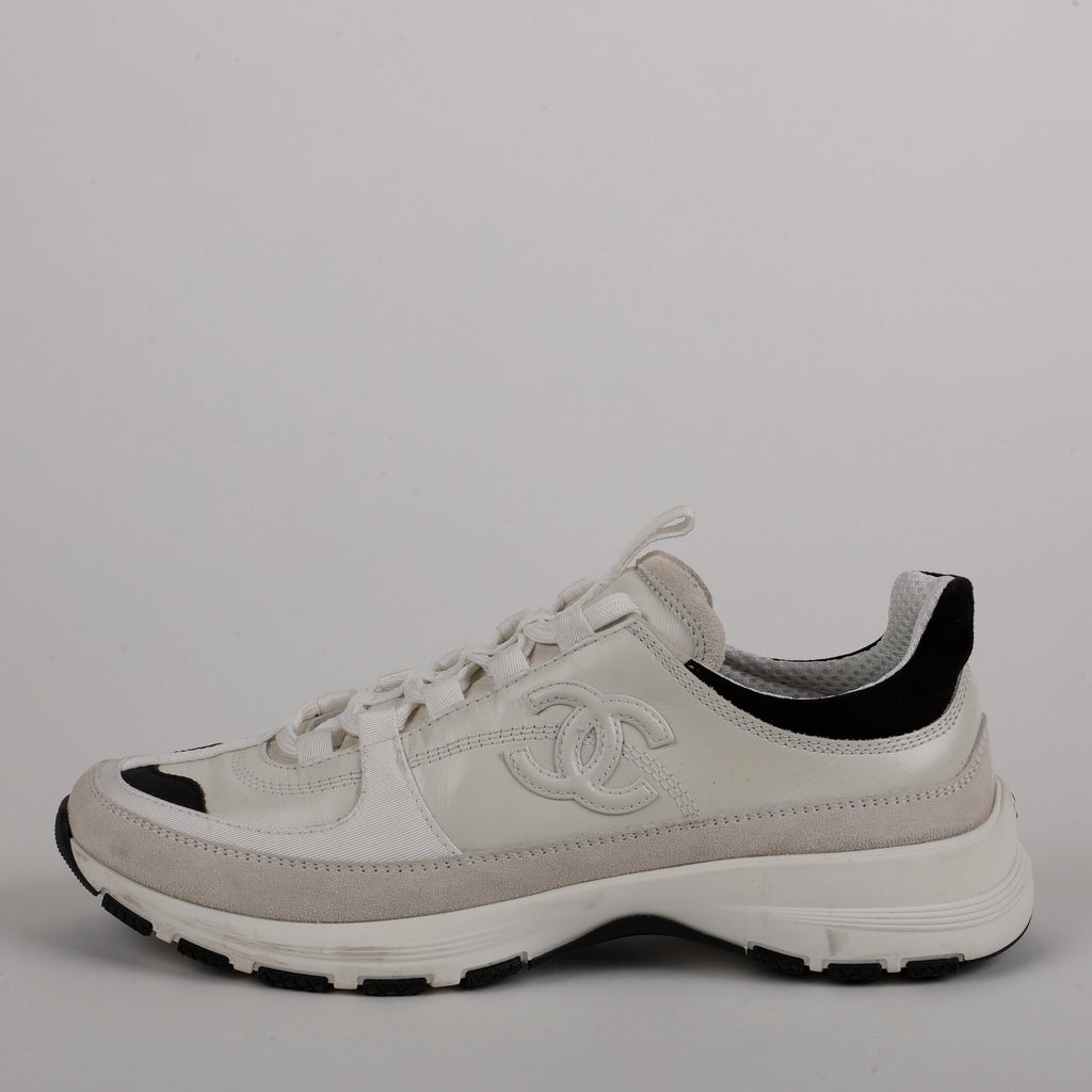 Interlocking CC Sneaker Leather Suede, White/Black (38.5)