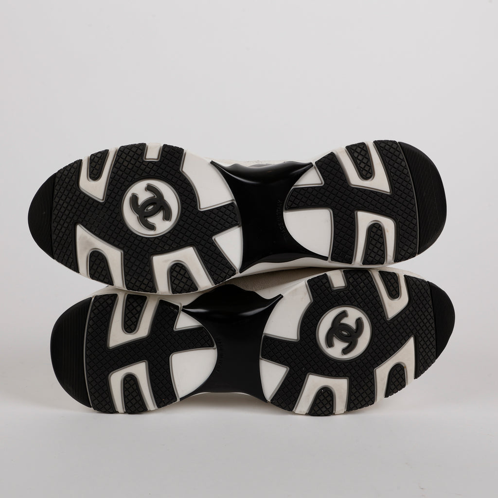 Interlocking CC Sneaker Leather Suede, White/Black (38.5)