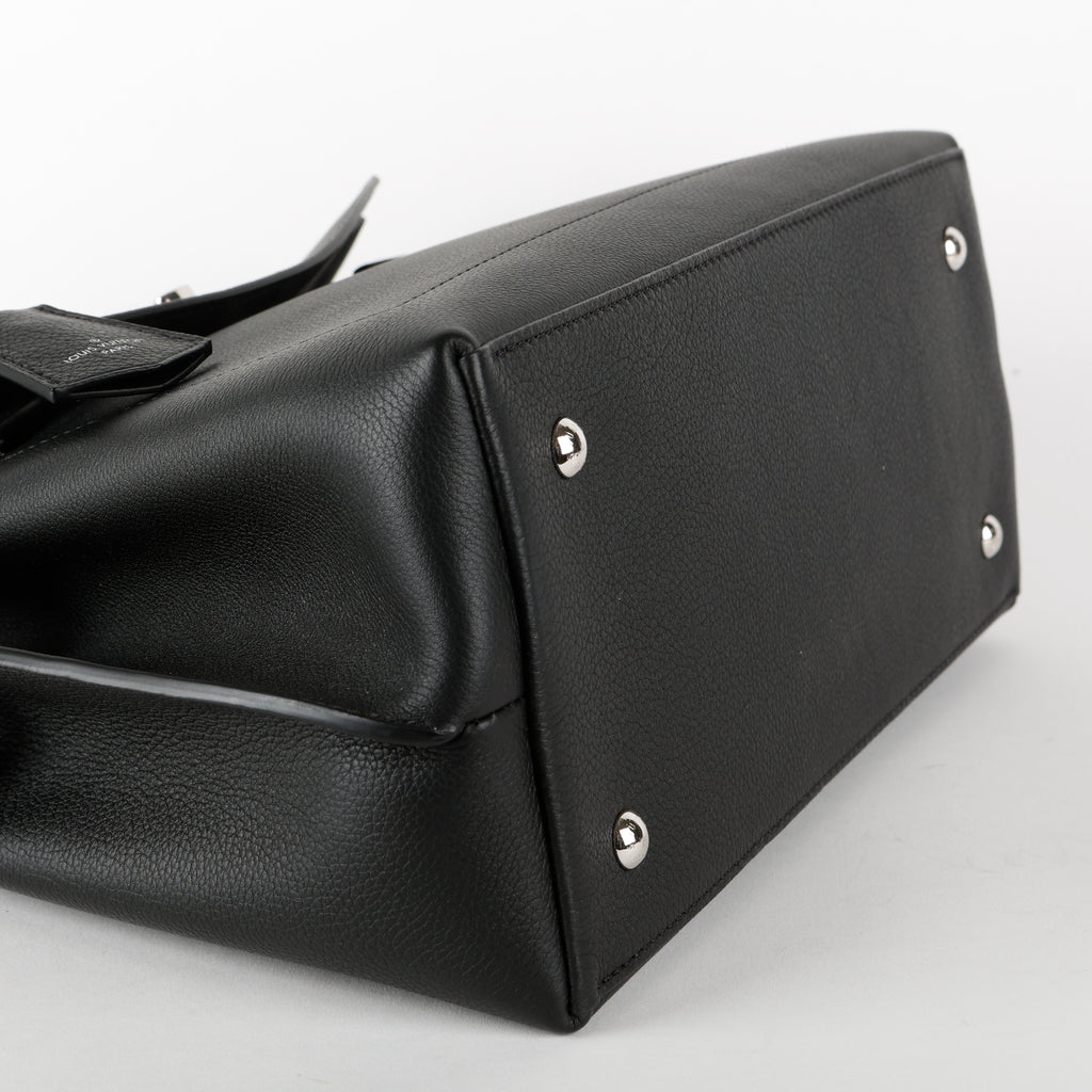 Lockme Ever MM, Black Calfskin