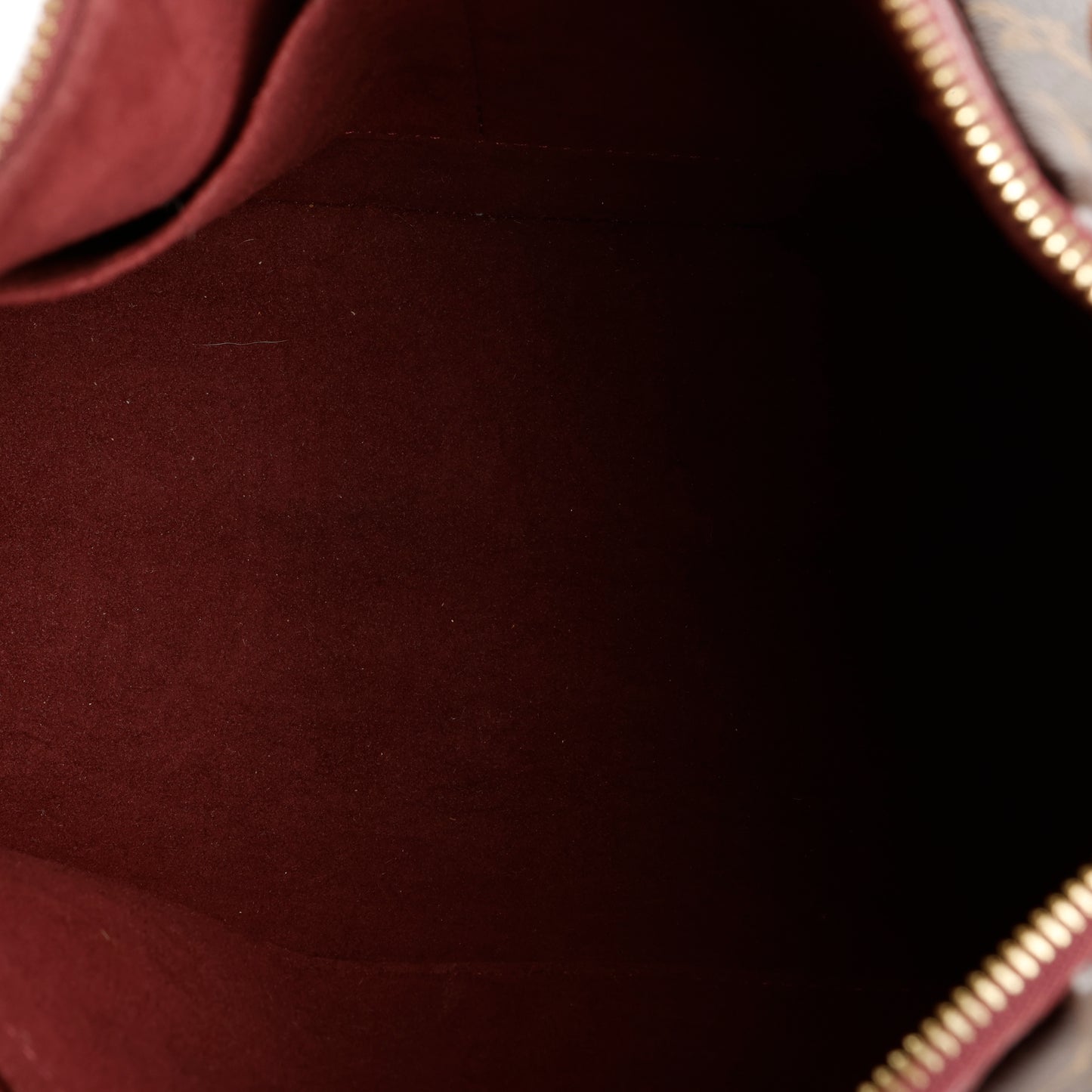 V Tote MM, Monogram Burgundy