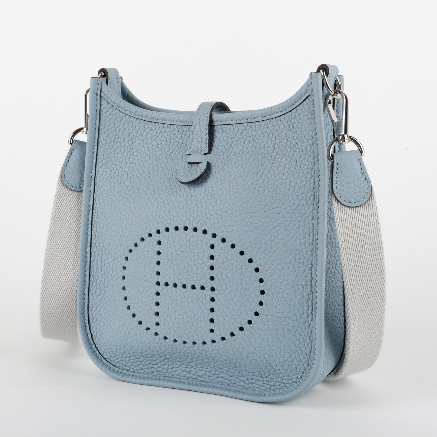 Evelyne TPM, Bleu Lin Clemence