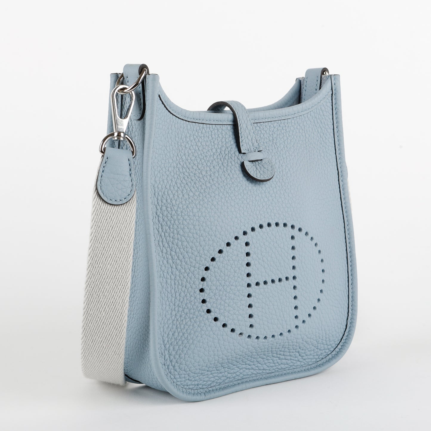 Evelyne TPM, Bleu Lin Clemence