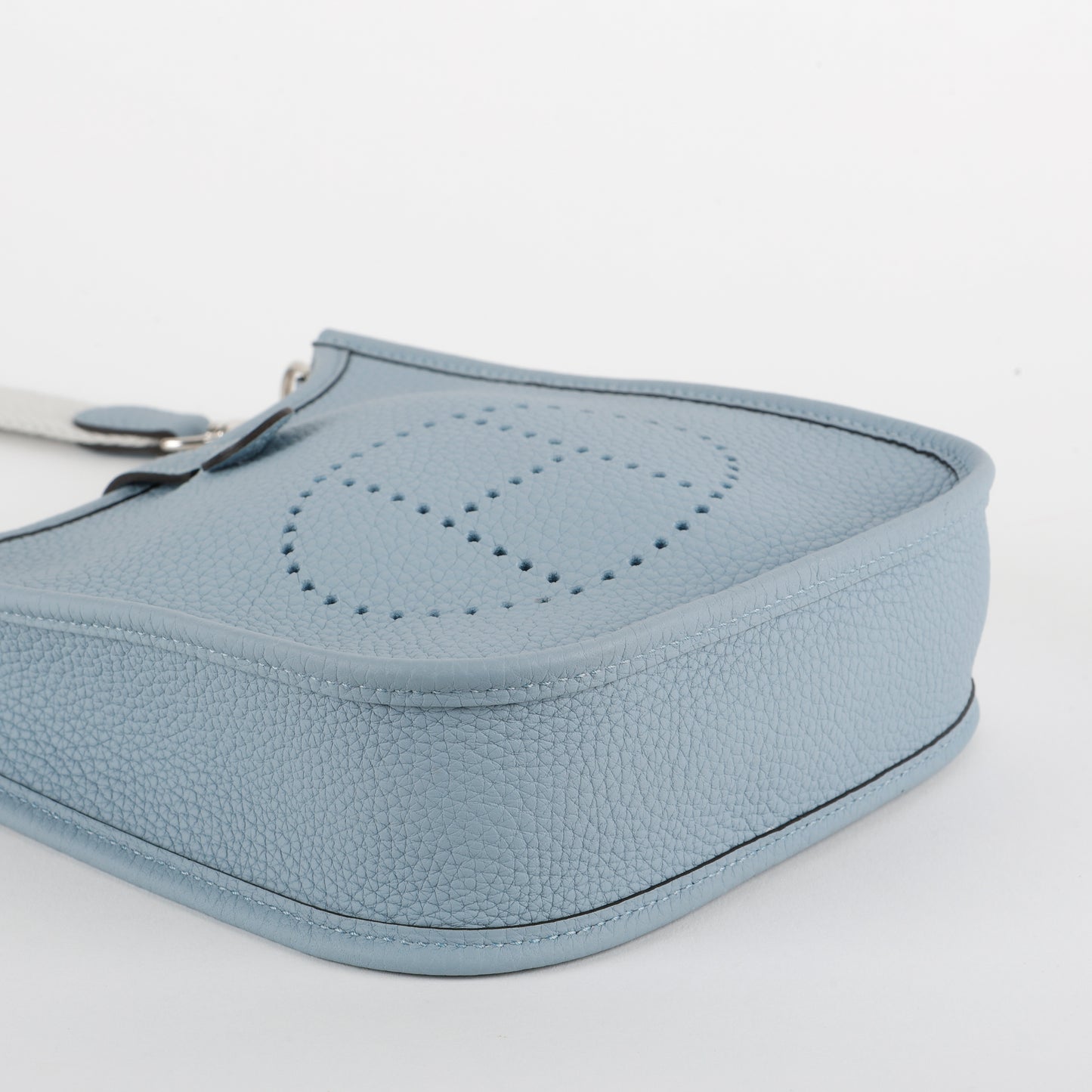 Evelyne TPM, Bleu Lin Clemence