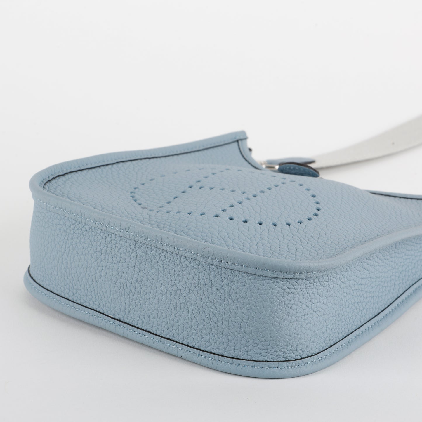 Evelyne TPM, Bleu Lin Clemence