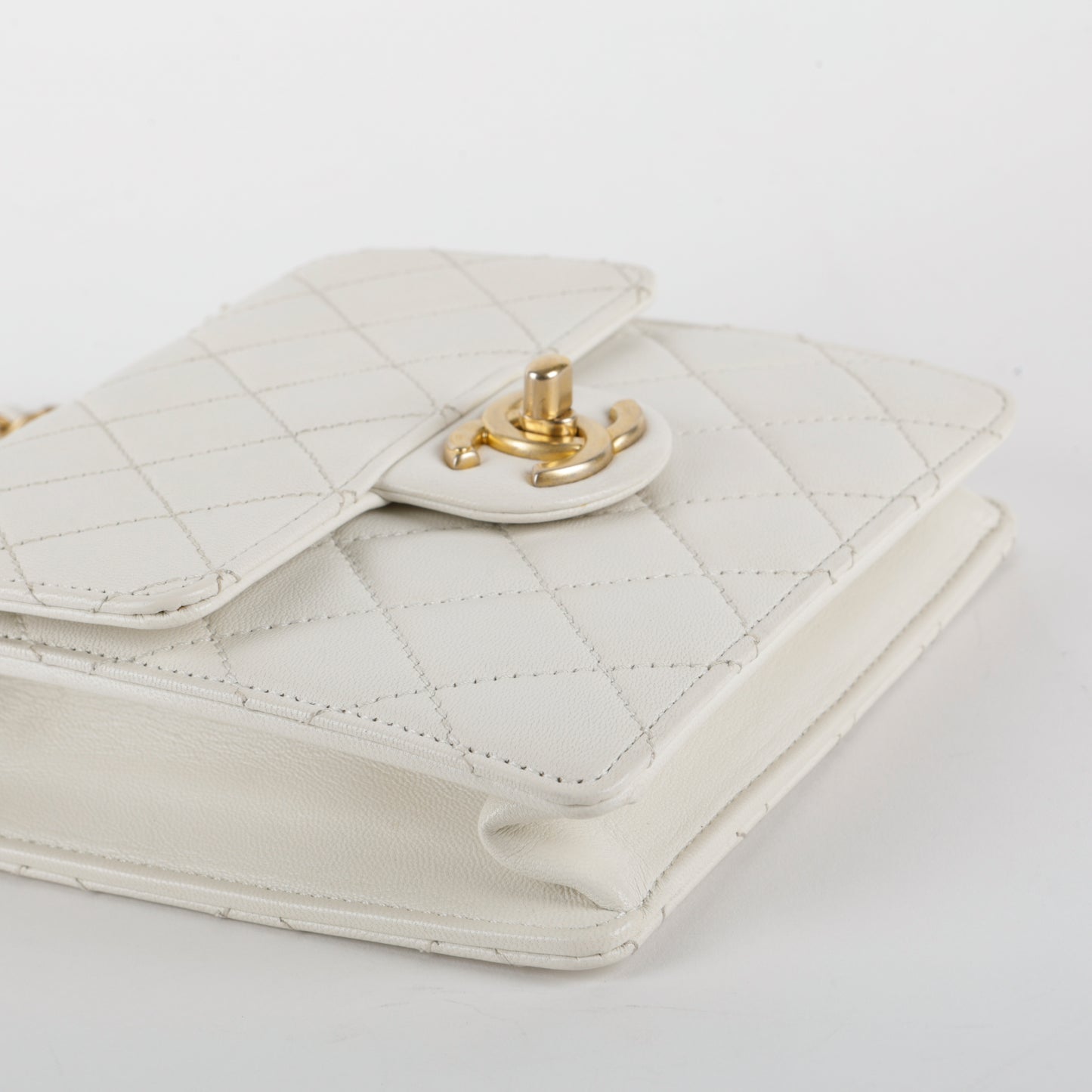 Mini Chic Pearl Flap, White