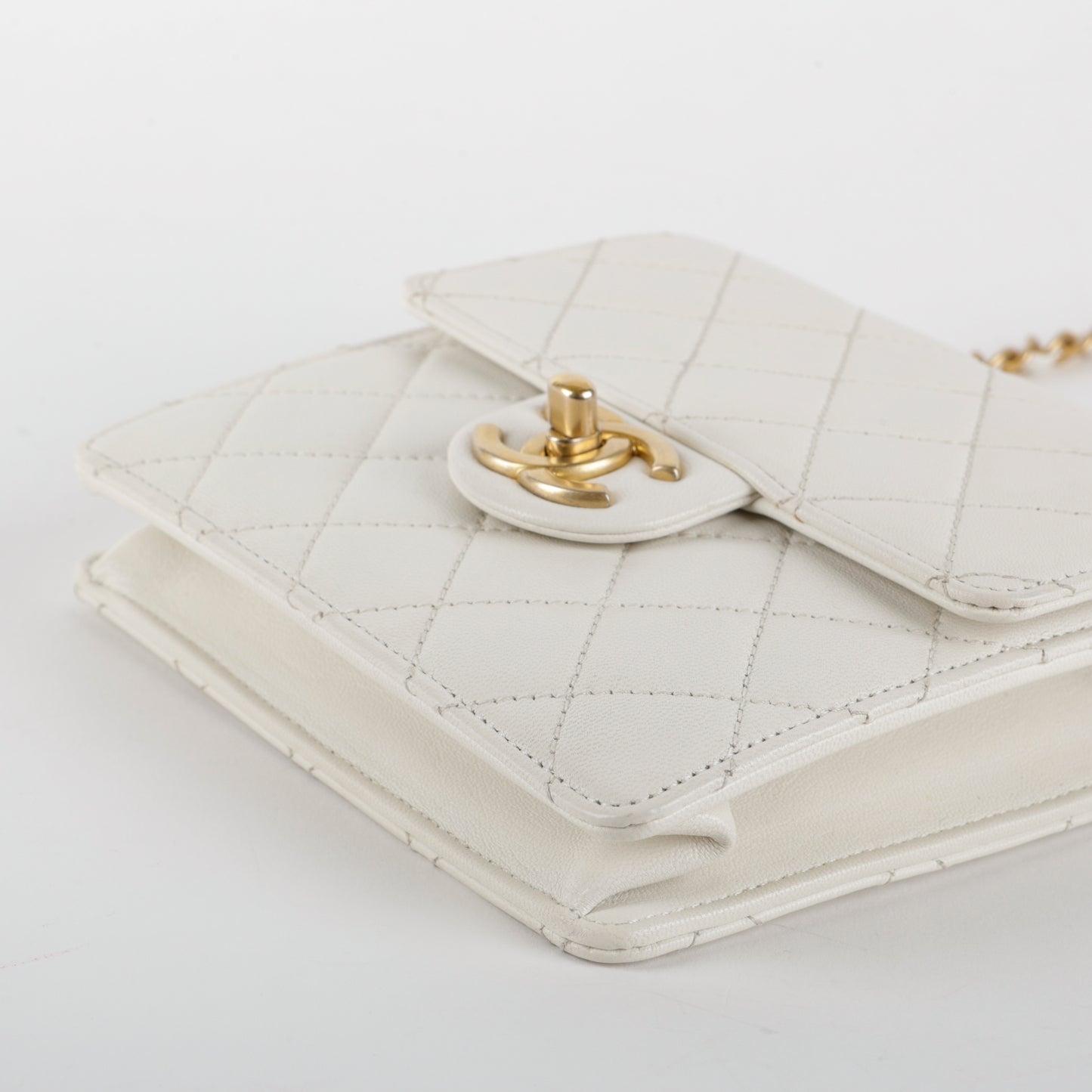 Mini Chic Pearl Flap, White