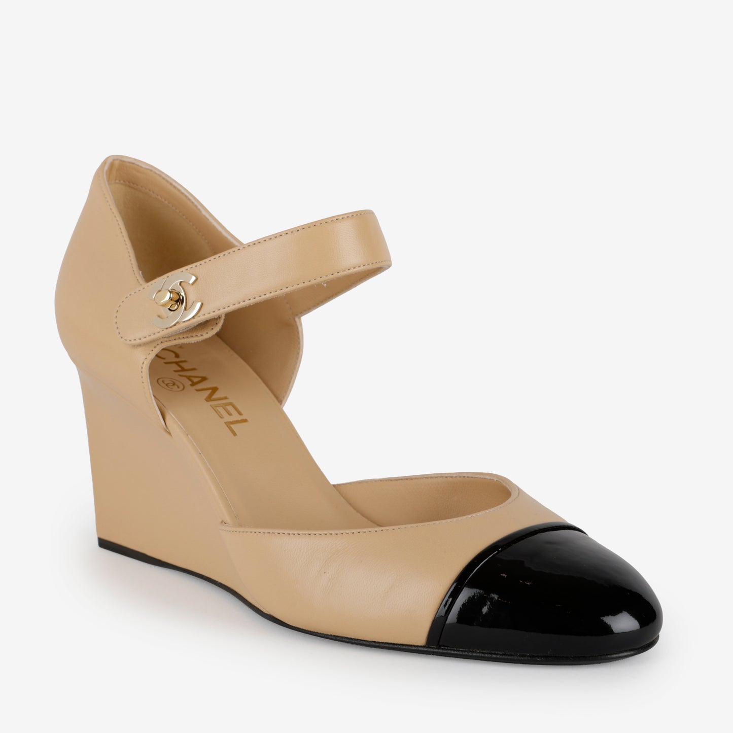 Turnlock Wedge Pump, Taupe/Black Size: 39