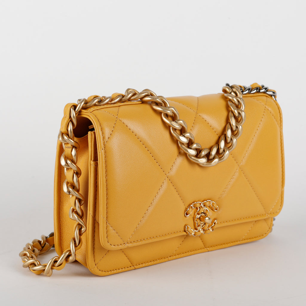 19 Wallet on Chain, Sunflower Yellow Lambskin