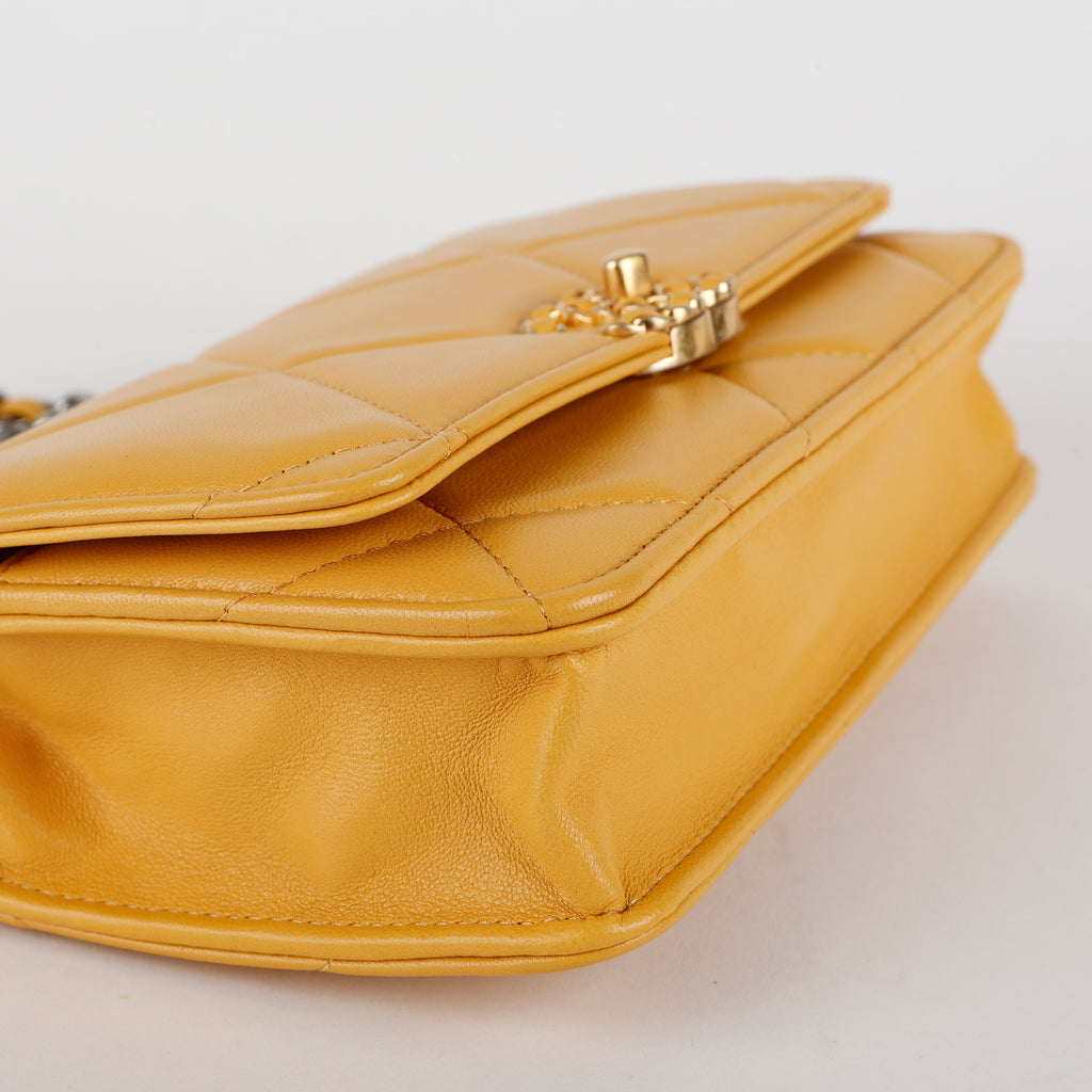 19 Wallet on Chain, Sunflower Yellow Lambskin