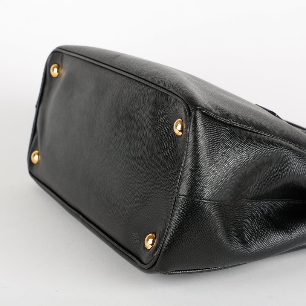 Small Galleria, Black Saffiano
